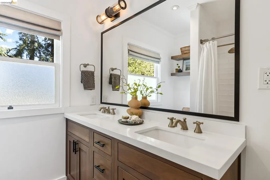 1115 Clarendon Crescent Oakland CA 94610