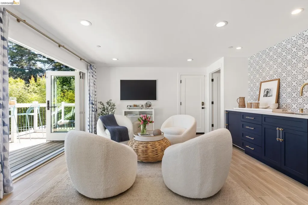 1115 Clarendon Crescent Oakland CA 94610