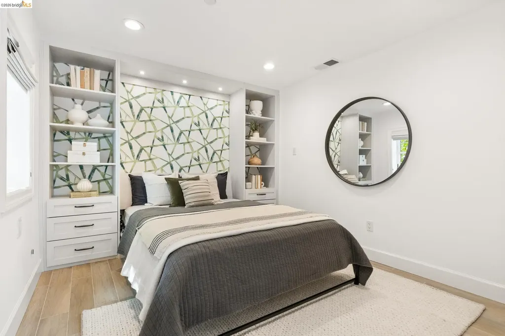 1115 Clarendon Crescent Oakland CA 94610