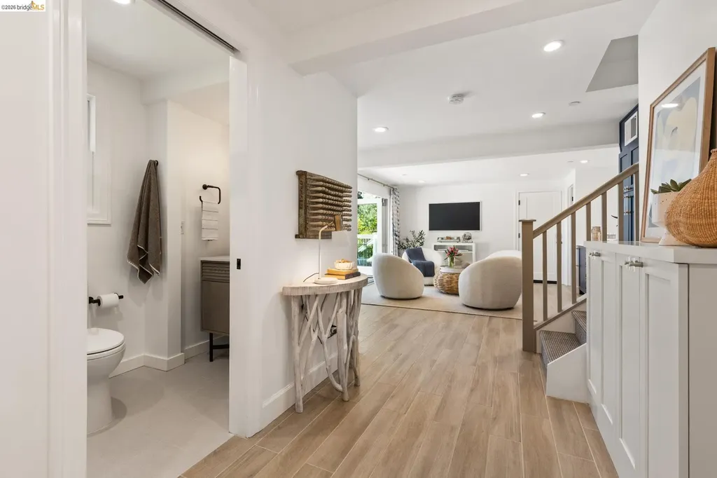 1115 Clarendon Crescent Oakland CA 94610