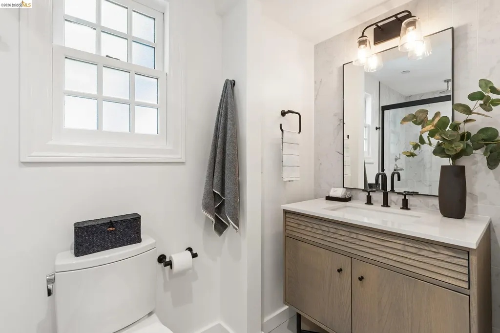 1115 Clarendon Crescent Oakland CA 94610