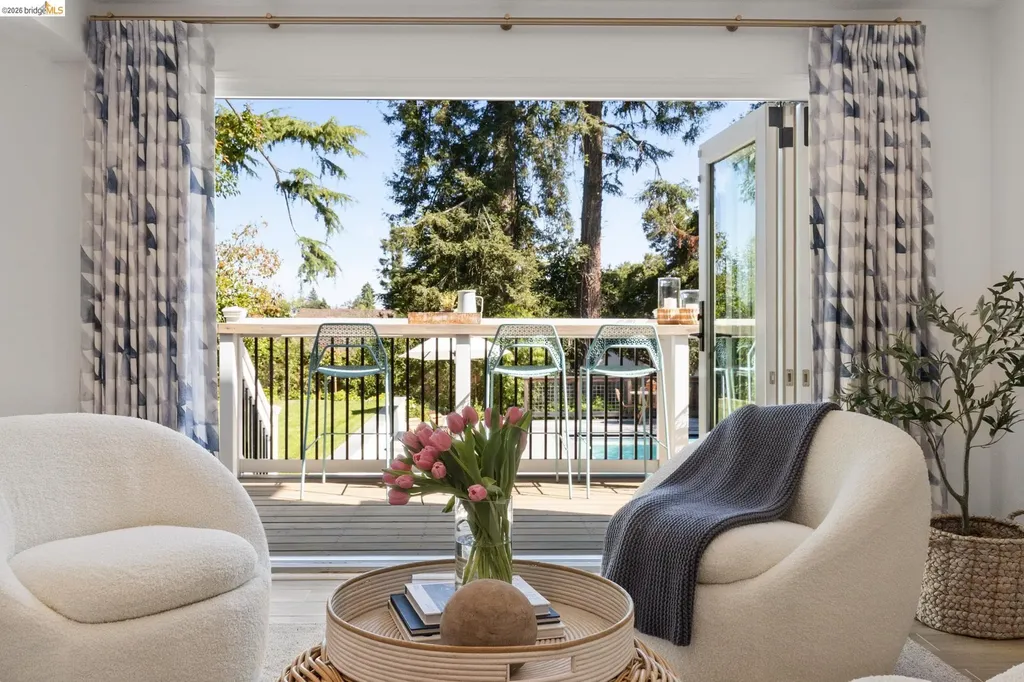 1115 Clarendon Crescent Oakland CA 94610