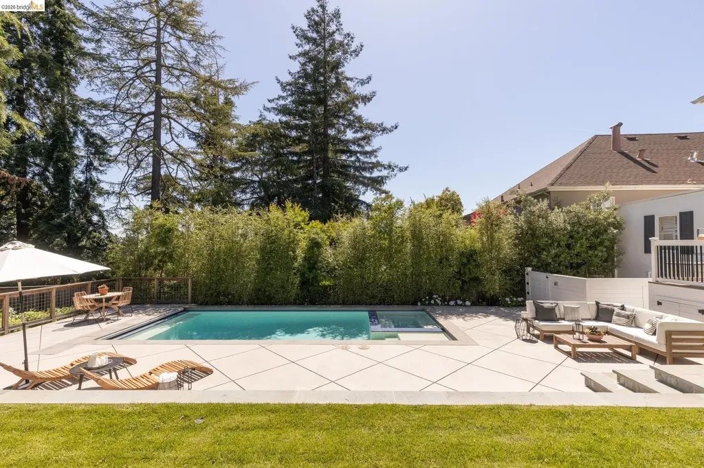 1115 Clarendon Crescent Oakland CA 94610