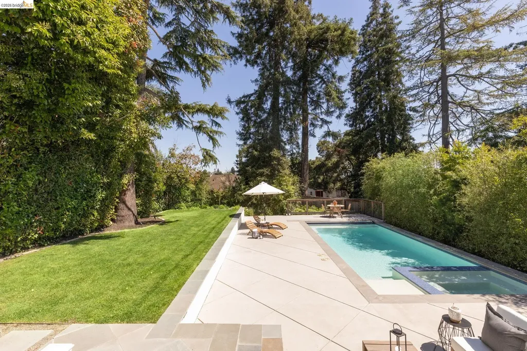 1115 Clarendon Crescent Oakland CA 94610
