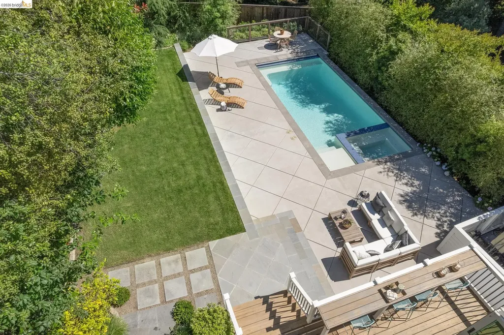 1115 Clarendon Crescent Oakland CA 94610