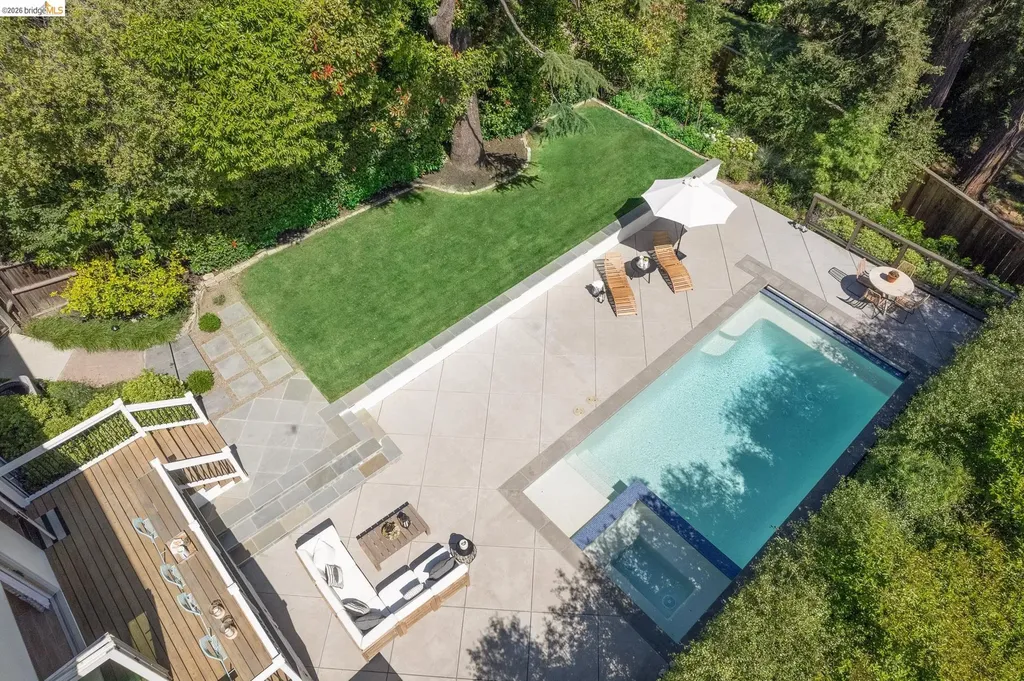 1115 Clarendon Crescent Oakland CA 94610