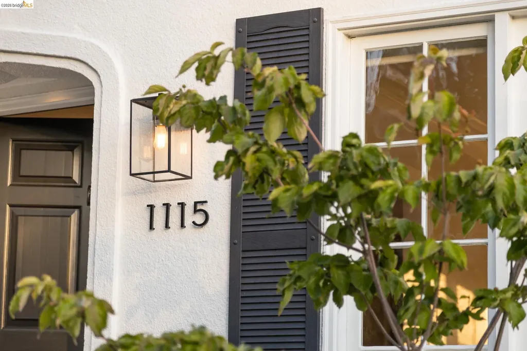 1115 Clarendon Crescent Oakland CA 94610