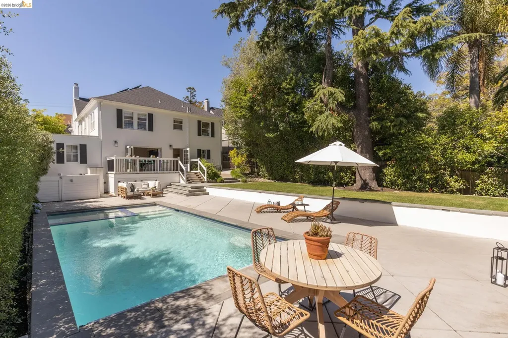 1115 Clarendon Crescent Oakland CA 94610