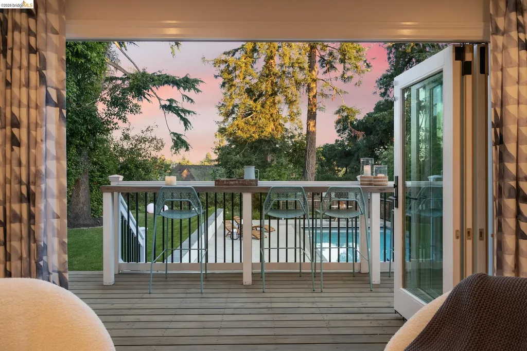 1115 Clarendon Crescent Oakland CA 94610