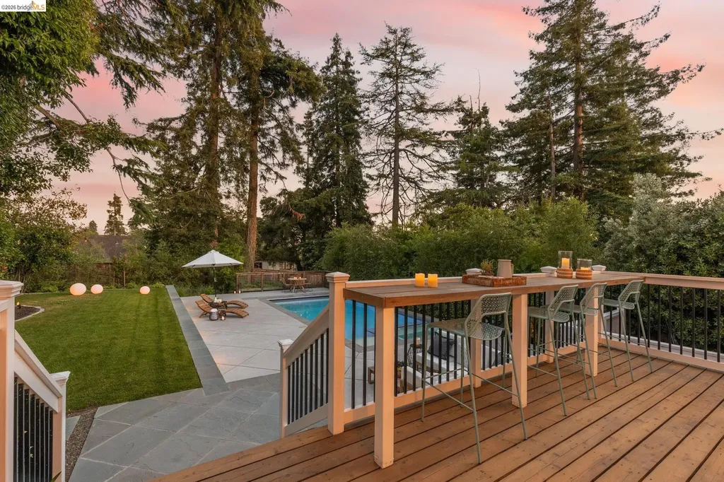 1115 Clarendon Crescent Oakland CA 94610
