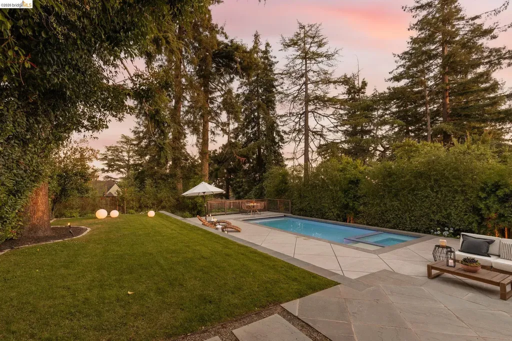 1115 Clarendon Crescent Oakland CA 94610