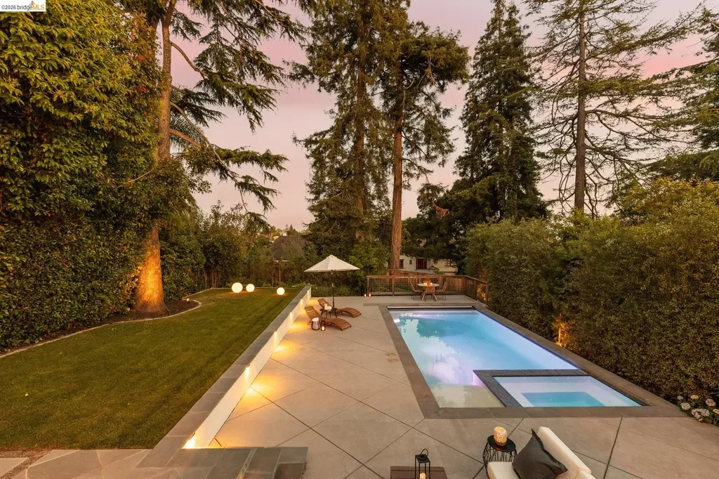 1115 Clarendon Crescent Oakland CA 94610