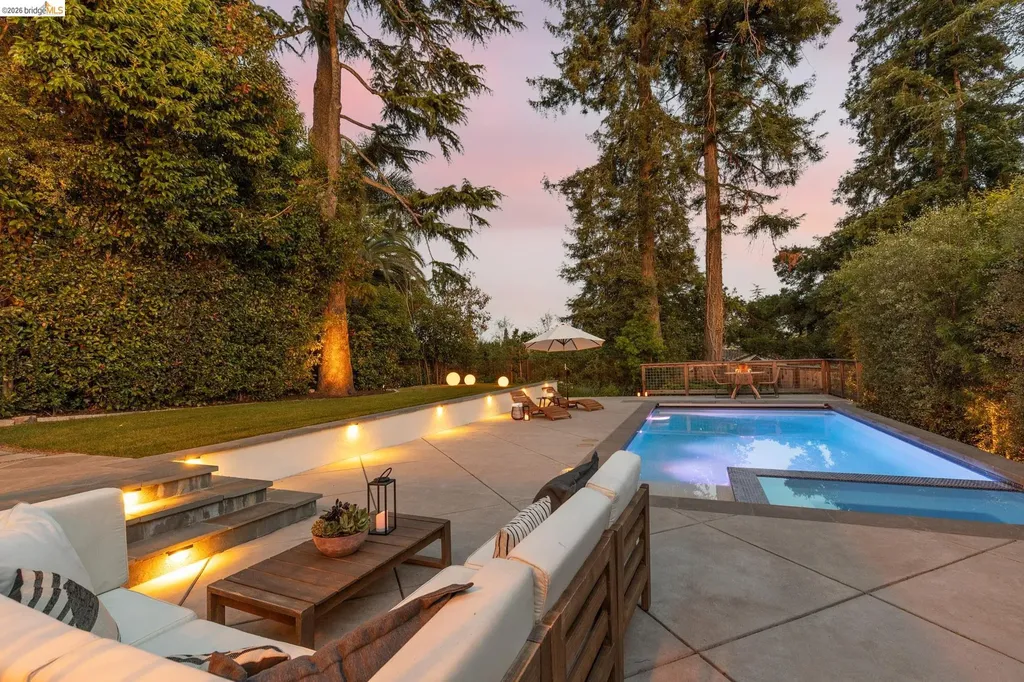 1115 Clarendon Crescent Oakland CA 94610