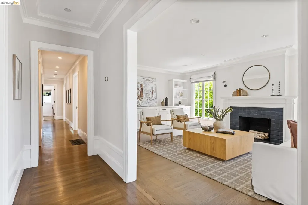 1115 Clarendon Crescent Oakland CA 94610