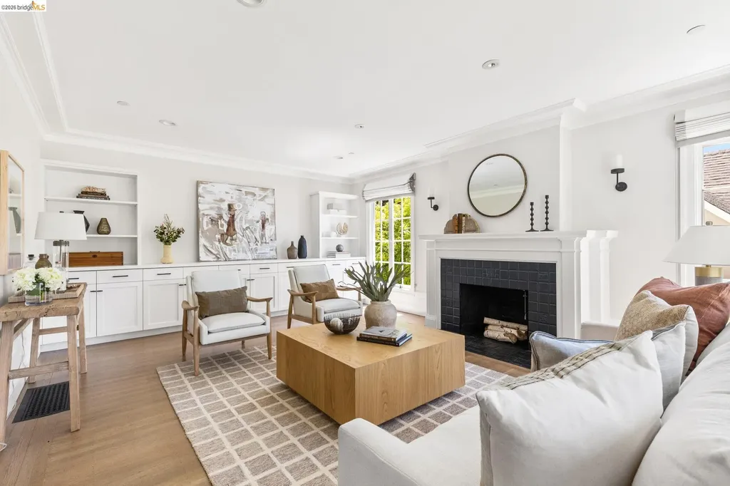 1115 Clarendon Crescent Oakland CA 94610