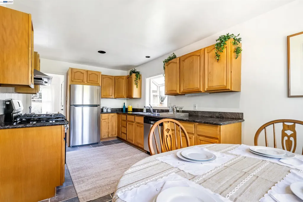 8041 Greenly Drive Oakland CA 94605