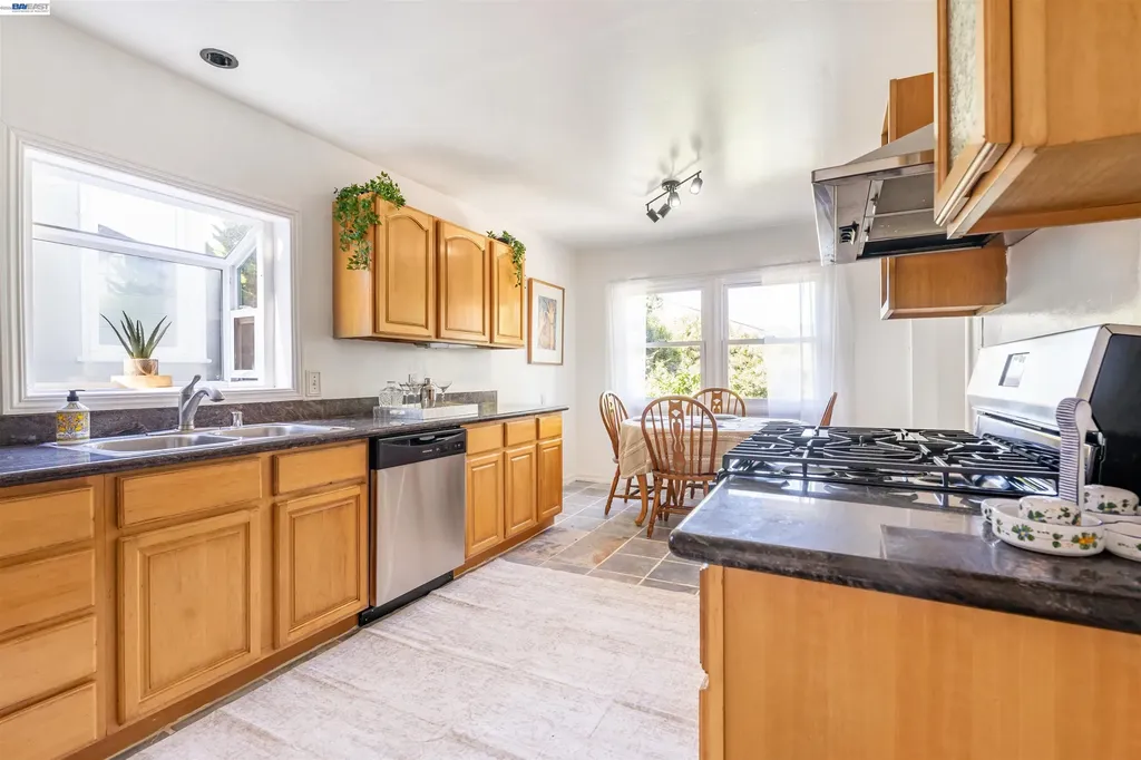 8041 Greenly Drive Oakland CA 94605