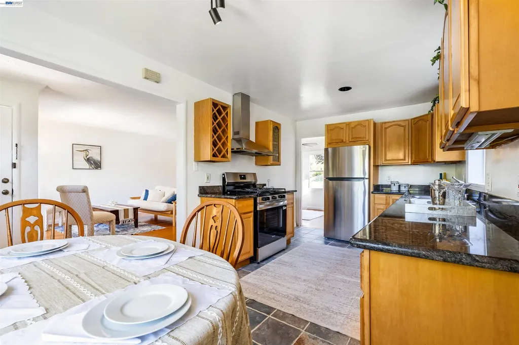 8041 Greenly Drive Oakland CA 94605