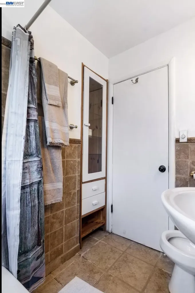 8041 Greenly Drive Oakland CA 94605