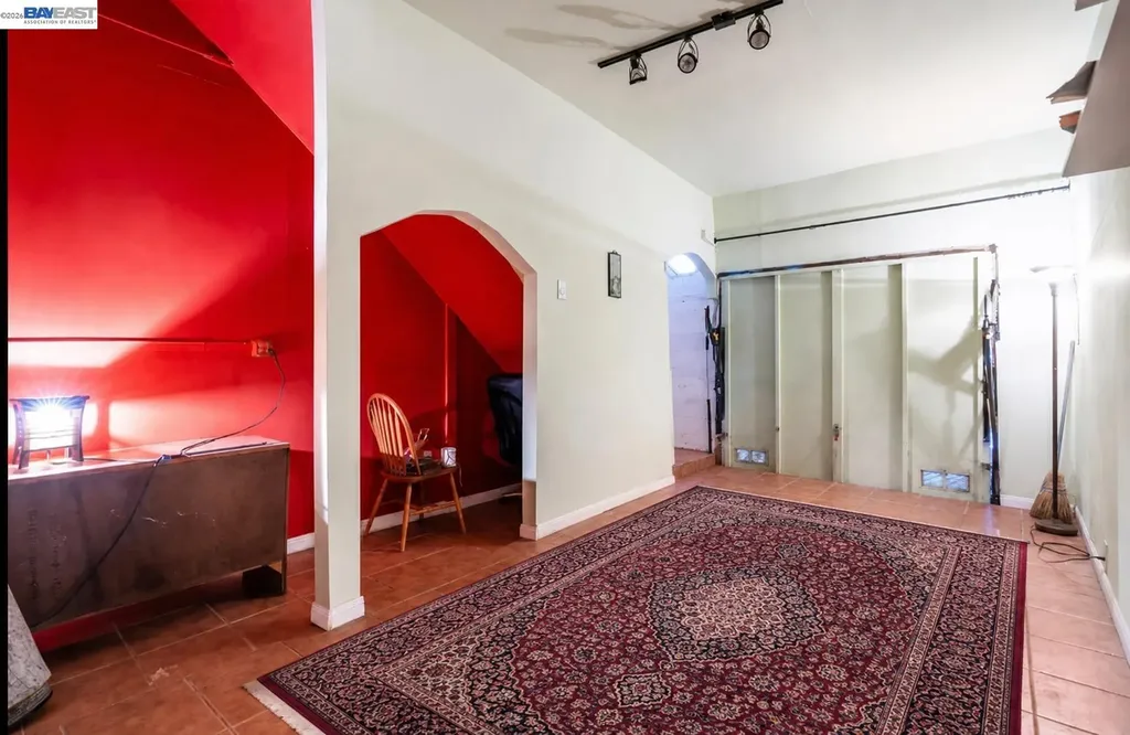 8041 Greenly Drive Oakland CA 94605