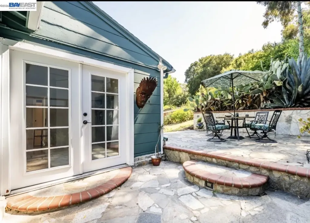 8041 Greenly Drive Oakland CA 94605