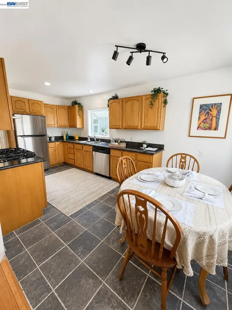 8041 Greenly Drive Oakland CA 94605