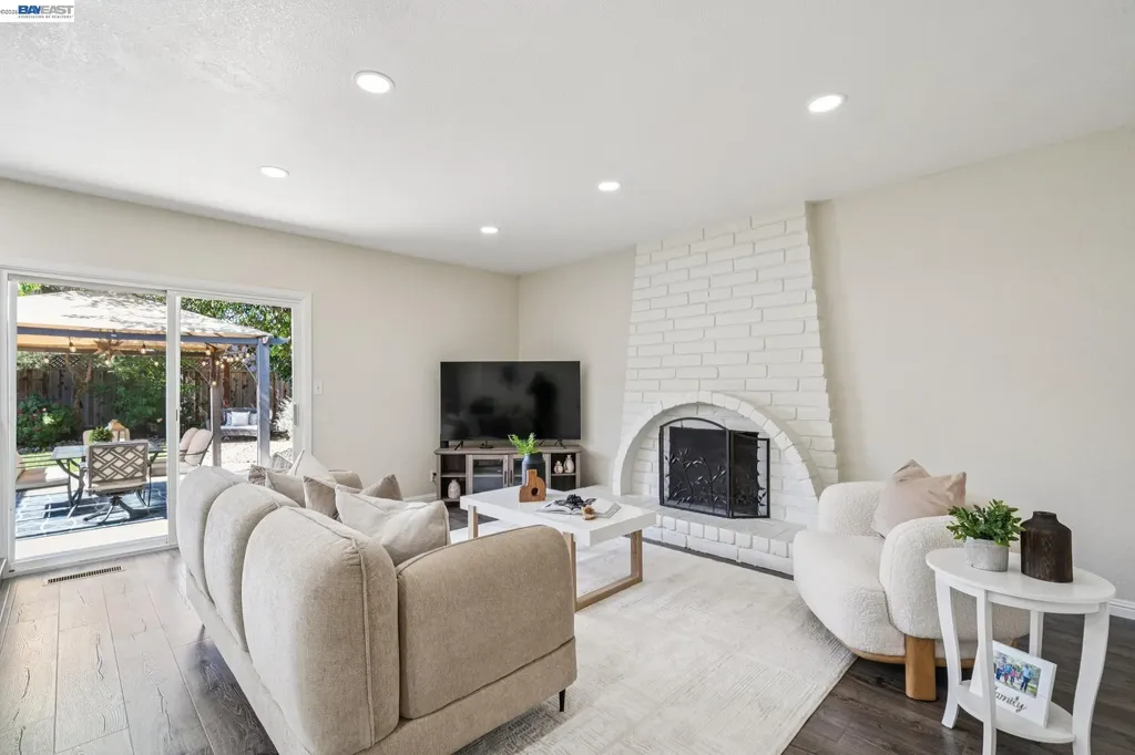 7403 Hillsdale Drive Pleasanton CA 94588