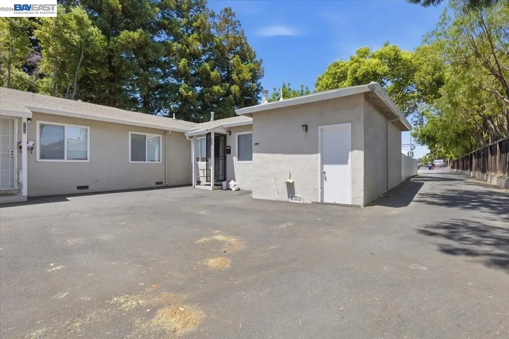 882 Tennyson Road Hayward CA 94544