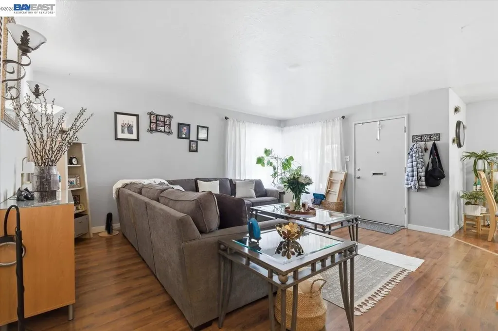 882 Tennyson Road Hayward CA 94544