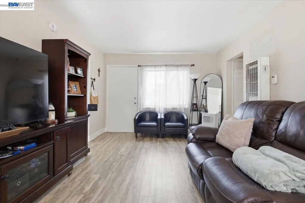 882 Tennyson Road Hayward CA 94544