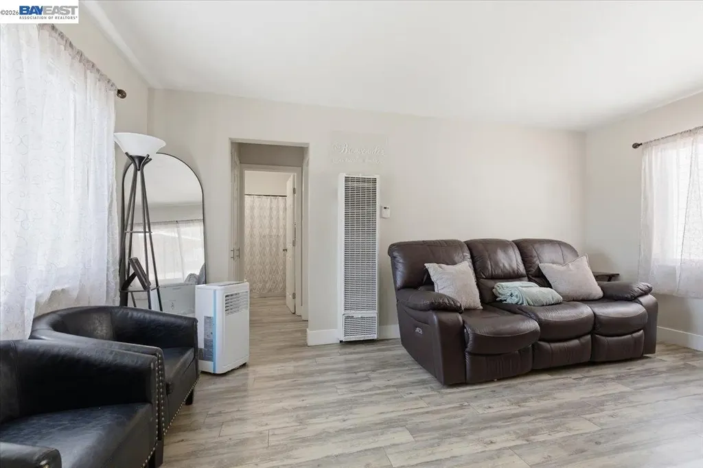 882 Tennyson Road Hayward CA 94544