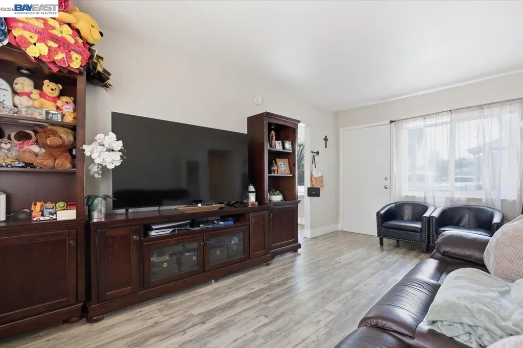882 Tennyson Road Hayward CA 94544