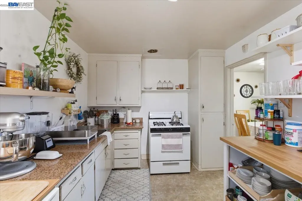 882 Tennyson Road Hayward CA 94544
