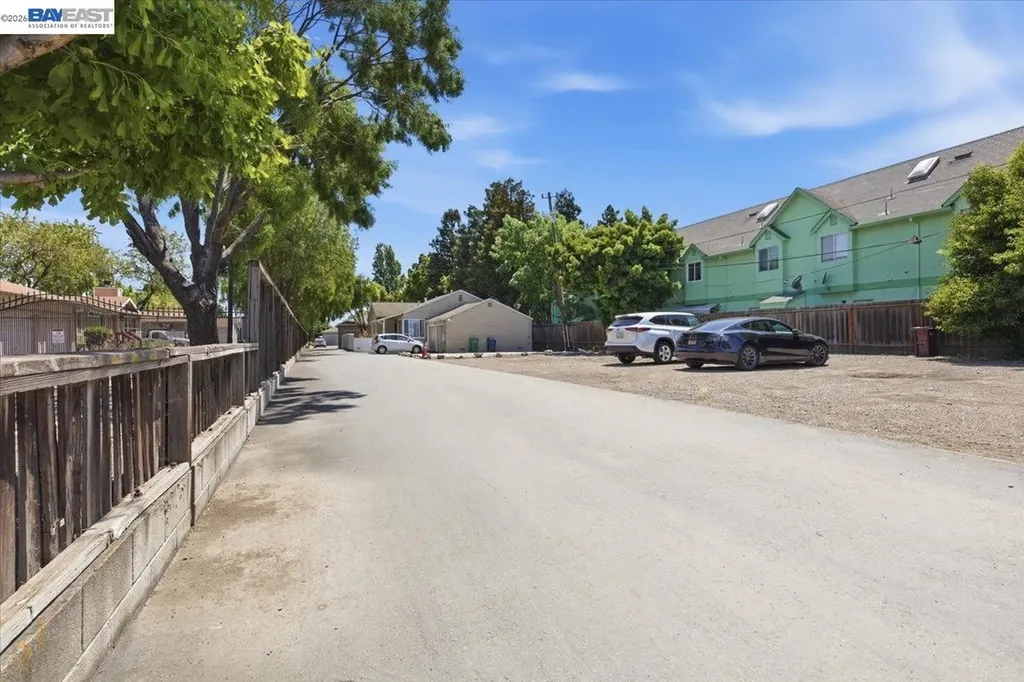 882 Tennyson Road Hayward CA 94544