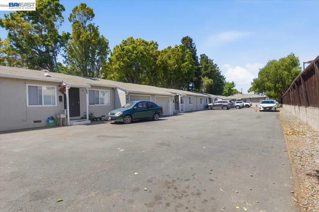 882 Tennyson Road Hayward CA 94544