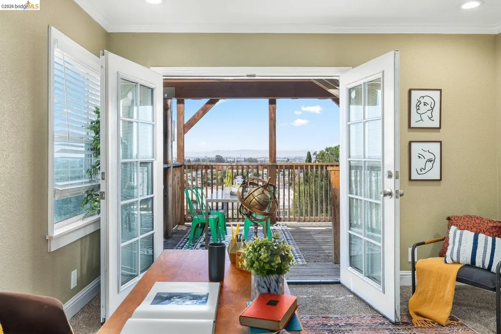 7523 Outlook Avenue Oakland CA 94605