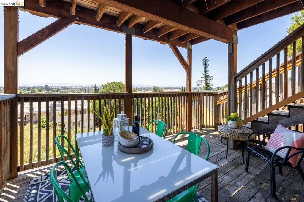 7523 Outlook Avenue Oakland CA 94605
