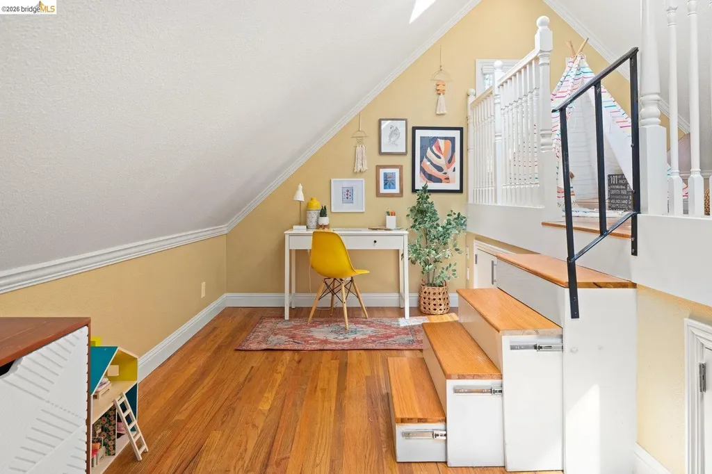 7523 Outlook Avenue Oakland CA 94605