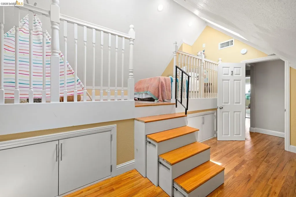 7523 Outlook Avenue Oakland CA 94605