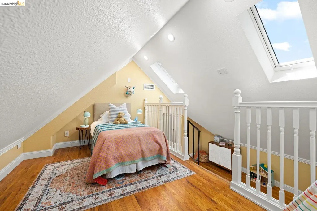 7523 Outlook Avenue Oakland CA 94605