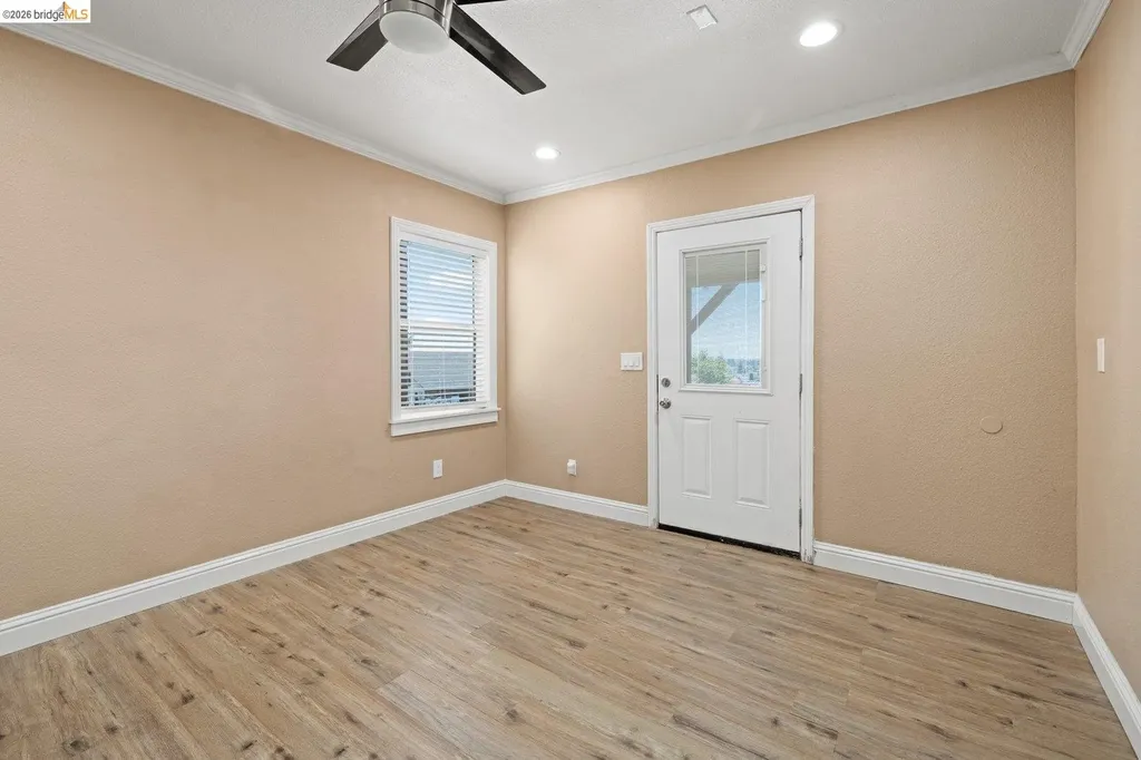 7523 Outlook Avenue Oakland CA 94605