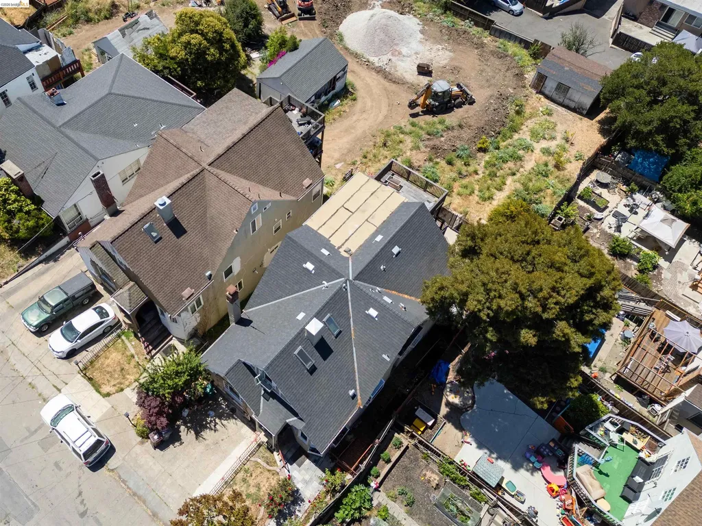 7523 Outlook Avenue Oakland CA 94605
