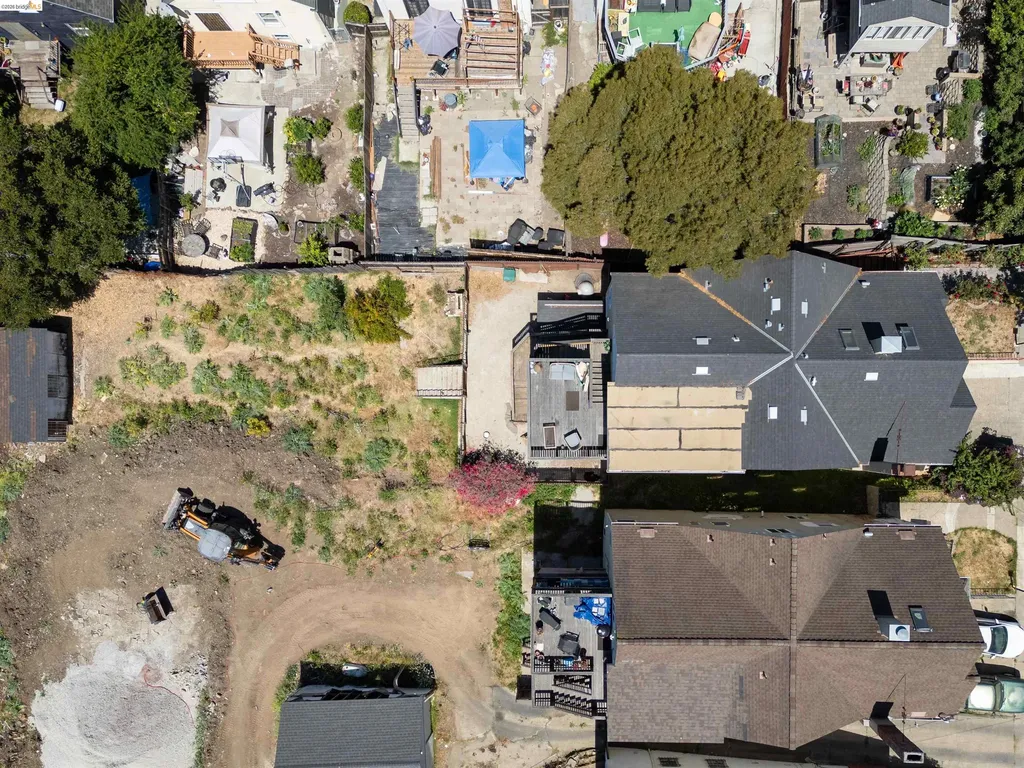 7523 Outlook Avenue Oakland CA 94605