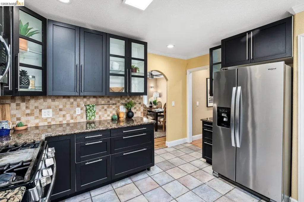 7523 Outlook Avenue Oakland CA 94605