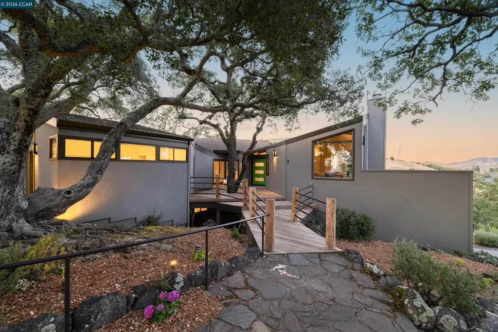 2 Leeward Glen Lafayette CA 94549