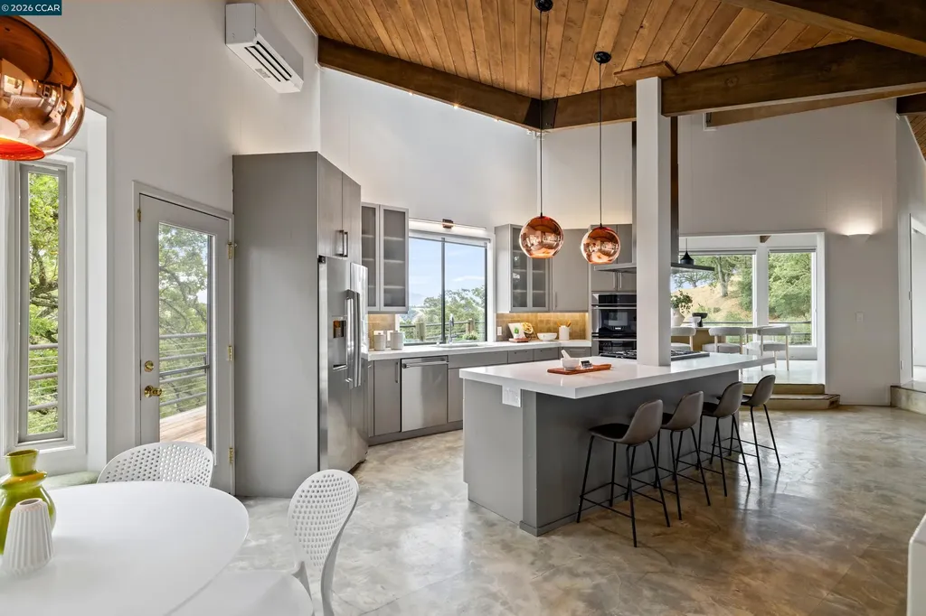 2 Leeward Glen Lafayette CA 94549