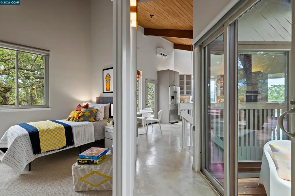 2 Leeward Glen Lafayette CA 94549