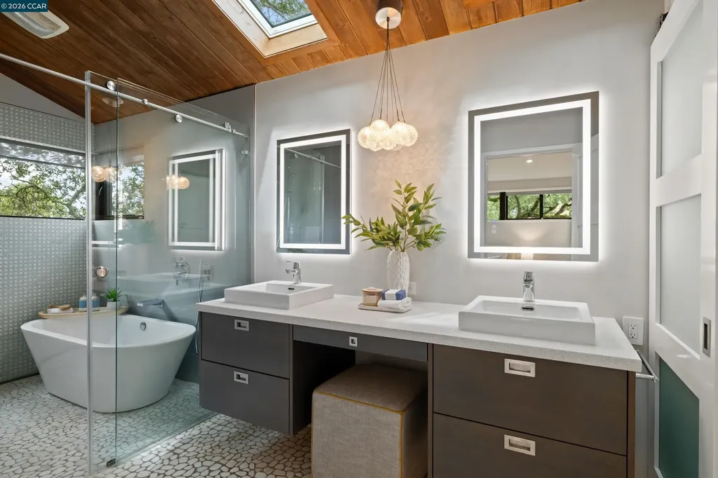 2 Leeward Glen Lafayette CA 94549