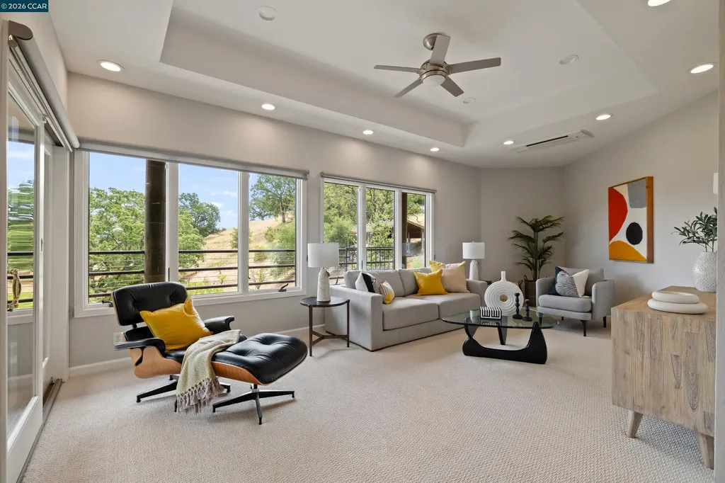 2 Leeward Glen Lafayette CA 94549