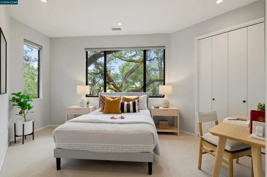2 Leeward Glen Lafayette CA 94549
